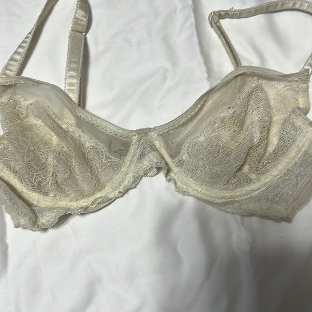 🔥2/$10🔥Lily of France 34C cream Lace Bra